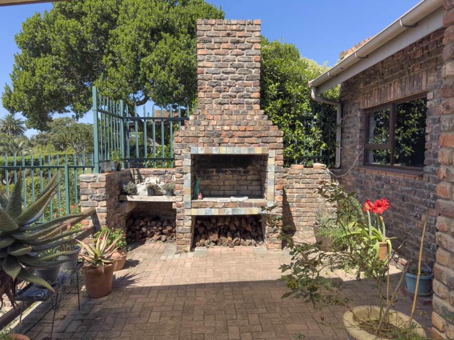 3 Bedroom Property for Sale in Mossel Bay Central Western Cape